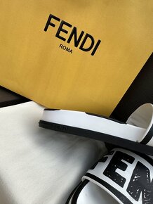 Nové pantofle Fendi - 10