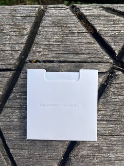 AirPods 4 generace - 10