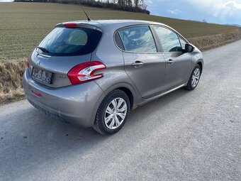 Peugeot 208 - 10