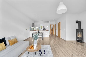 Prodej velmi pěkného řadového domu s terasou a krásným výhle - 10