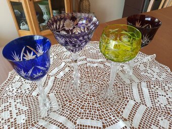 část sbírky skla a porcelánu - 10