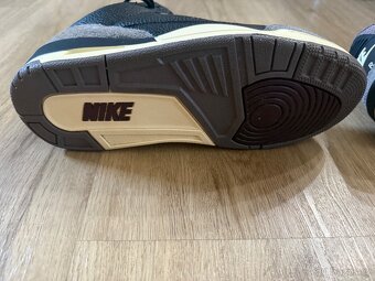 Air Jordan 3 Retro OG SP A Ma Maniére - 10
