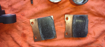 Suzuki SV 650N/S (1999- 2002) Třmen zadní + unašeč a držák - 10