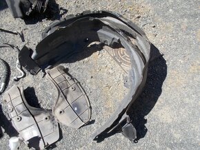 Díly Rav4 2.2D 130kw 06-10 č.1 - 10