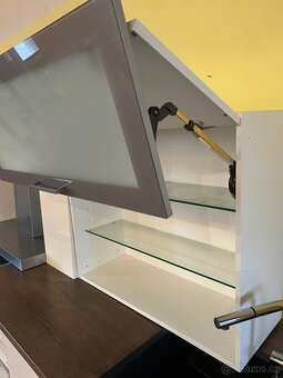 Moderní kuchyň se všemi spotřebiči - 10