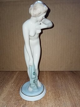 Dívka po koupeli s osuškou AKT ROYAL DUX- ART-DECO 24,5 cm t - 10