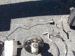 Díly Rav4 2.2D 130kw 06-10 č.1 - 10