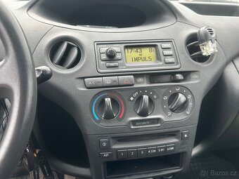 Toyota Yaris 1.0 VVT 5dv, r.v.12/2005, 48kW, dálniční známka - 10