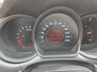 Kia Ceed - 10