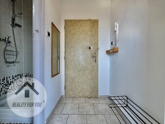 Pronájem bytu 1+kk po kompletní rekonstrukci na Praze 4, síd - 10