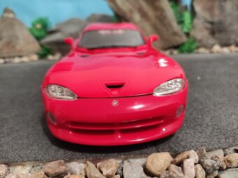 Prodám model 1:18 Dodge Viper GTS - 10