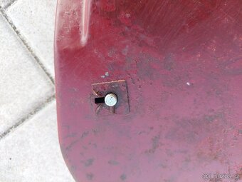 Jawa kyvacka, panelka - kastlik na naradi - 10