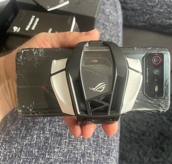 Telefon Asus ROG Phone 6 + komplet herní příslušenství - 10