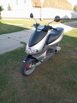 Skútr Aprilia - 10