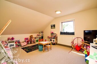 Rodinný dům 5+1 (156 m2) se zahradou (560 m2), bazénem a gar - 10