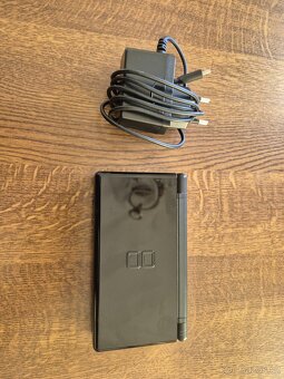 Nintendo DS Lite s příslušenstvím. - 10