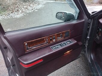 Cadillac Fleetwood Brougham sleva - 10