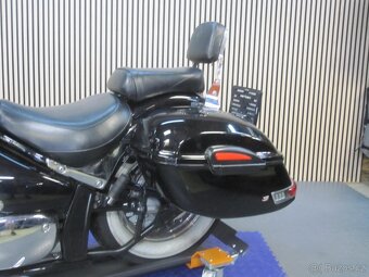 Suzuki VL 800 Intruder - 10
