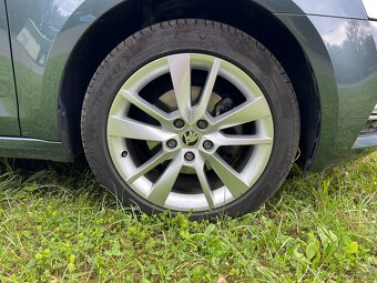 Škoda Octavia 1.4 TSI/81.000 km/tažné/navi/parkovací kamera - 10