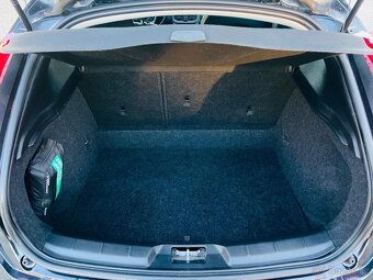 Volvo V40 2.0 D3 5VÁLEC 110KW MANUÁL LED SENZORY SERVISKA - 10