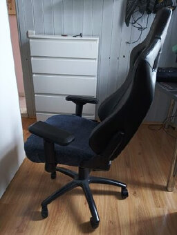 Kompletní herní setup – PC, monitor, židle, příslušenství - 10
