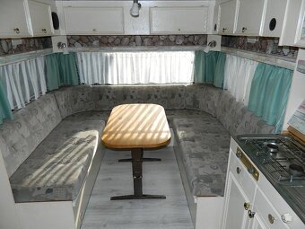 Dvouosý karavan EURA - 10