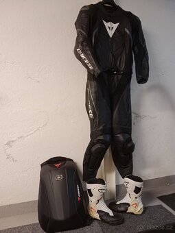 Dainese kombinéza, batoh,boty cena za vše - 10