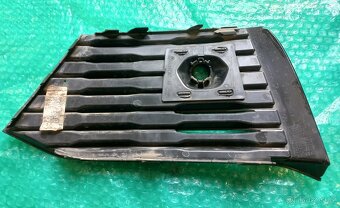 Krytka předního nárazníku AUDI A8 A6 Q7 Q8 - 10