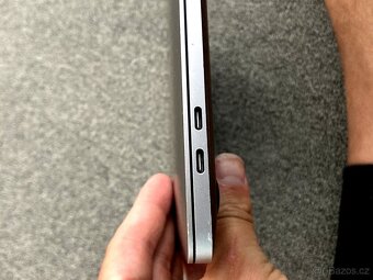 MacBook Pro 13 palců Apple M1 chip 16GB RAM 512 ssd - 10