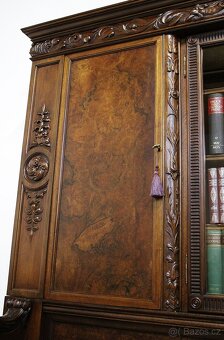 Starožitná neorenesanční knihovna s lavící - tlapy - 10