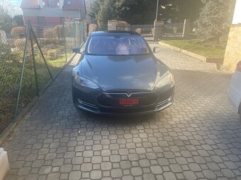 Tesla S 85 - 10