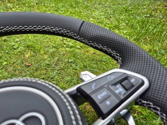 AUDI R8 VOLANT SPORTOVY - START/STOP - DRIVE SELECT - 10