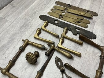 Mosazné kovani a kliky - 10