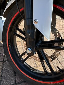 Yamaha YZF-R125 - 10