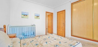 Prostorný dvoupodlažní dům 4+1 s terasou, balkonem ŠPANĚLSKO - 10