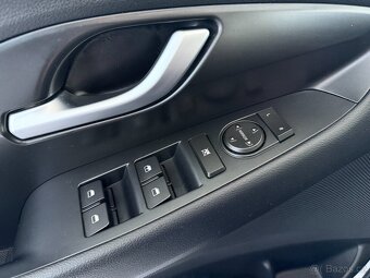 Hyundai i30 1,0 TGDI,TRIKOLOR,FASTBACK,ČR - 10