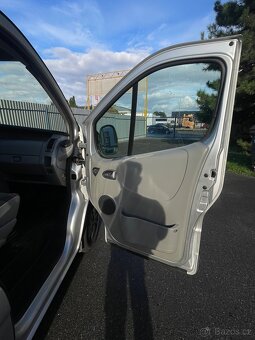 Opel vivaro 2.5dci - 10