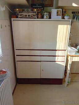 Různé kusy nábytku z masivu za odvoz. - 10