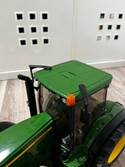 BRUDER Traktor John Deer s nakladačem a přívěsem - 10