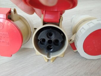 Elektroinstalační materiál - 10