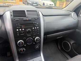 Suzuki Grand Vitara 1.9 DDIS 4x4 TAŽNÉ, NAVI, VÝHŘEV - 10