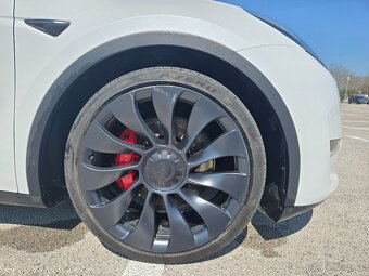 Tesla model Y Performance AMD Ryzen Berlin - 10