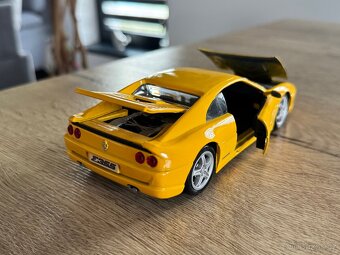 Ferrari 1:24 - 10