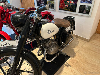 Jawa 250 " pérák " Fr. Janeček + 2 x ČZ 150 C - 10