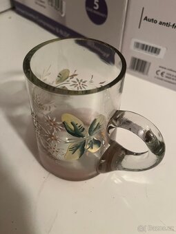 Zelene, cerne sklo a svicen - 10