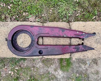 ČZ 125 175 250 - kryt řetězu - 10