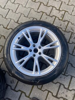 Tesla model Y kola - 10
