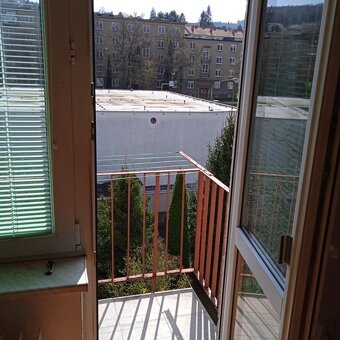 Prodám cihlový byt 2+1 s balkonem v centu Zlína a garáží. - 10