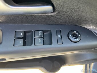 KIA VENGA 1,4i 66KW 1.MAJITEL 48000KM TEMPOMAT PARK.SENZORY - 10