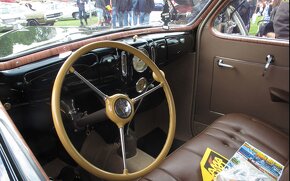 1937 Lincoln Zephyr V12 - 10